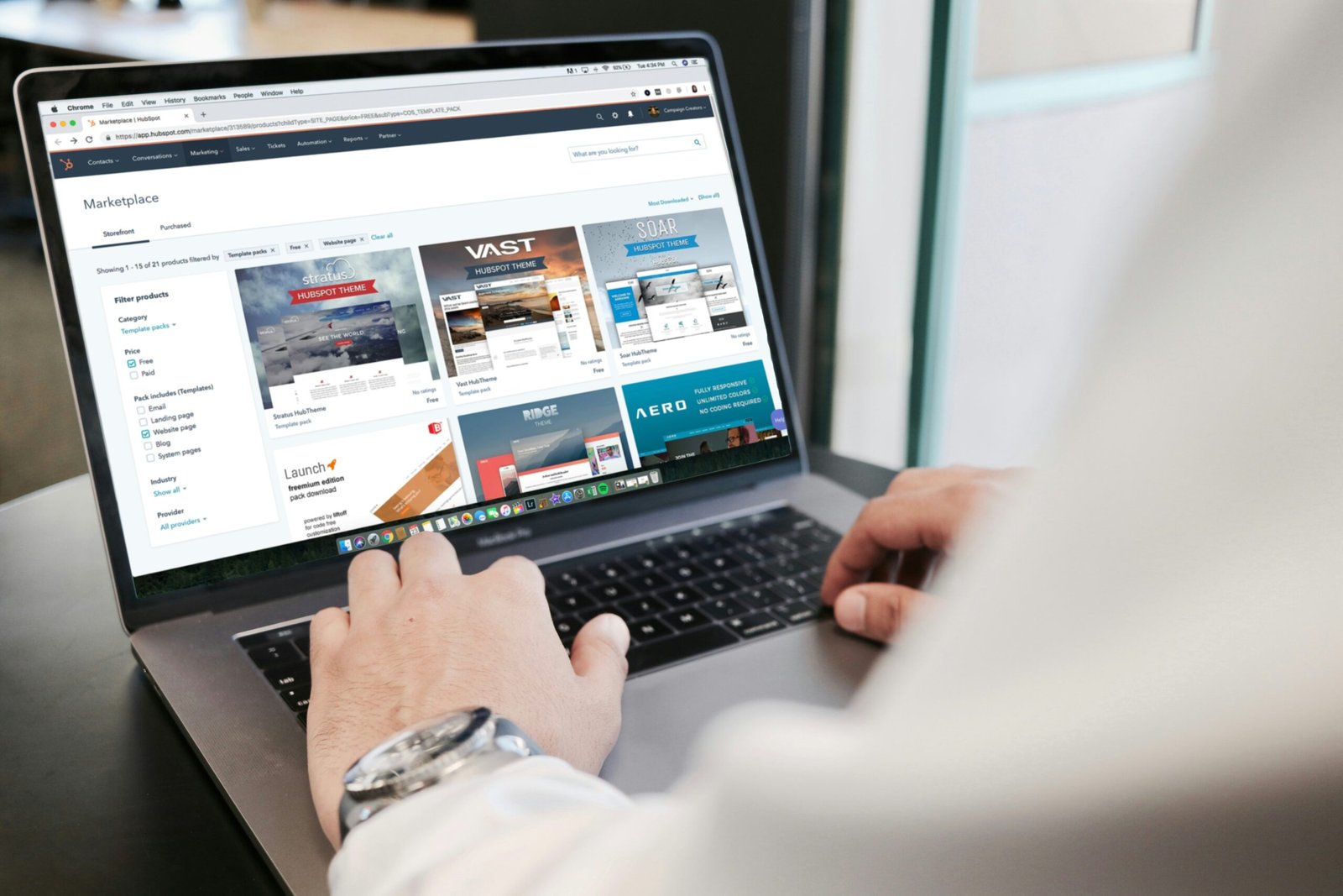 What are the 3 types of e-commerce?